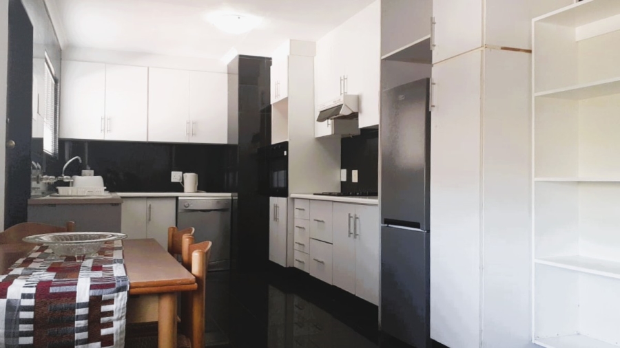 To Let 2 Bedroom Property for Rent in Country Club Western Cape